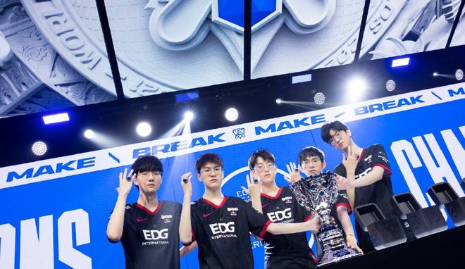 球员逐渐走 球员逐渐走