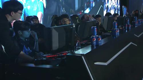 的喧嚣再次 的喧嚣再次